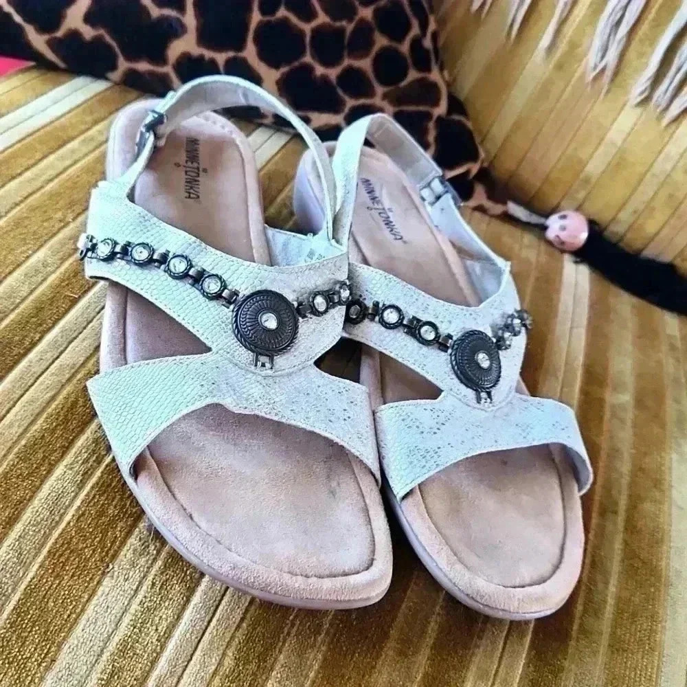 Minnetonka Selene Chain and Jewel Sandal 13M Snakeskin Creme